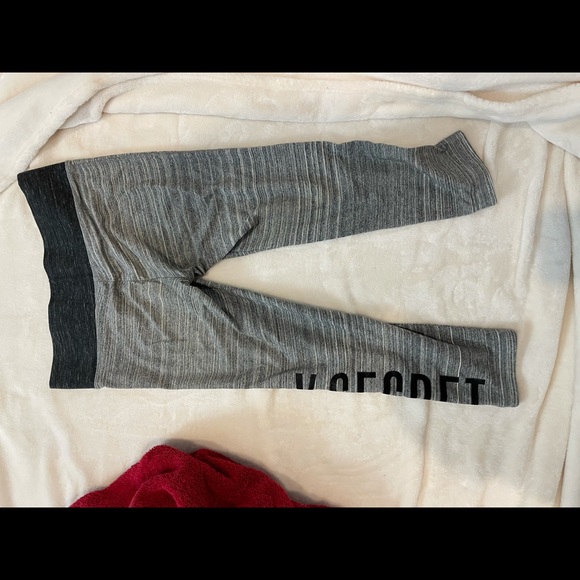 Victoria's Secret Pants - Victoria secret 7/8 length leggings size small